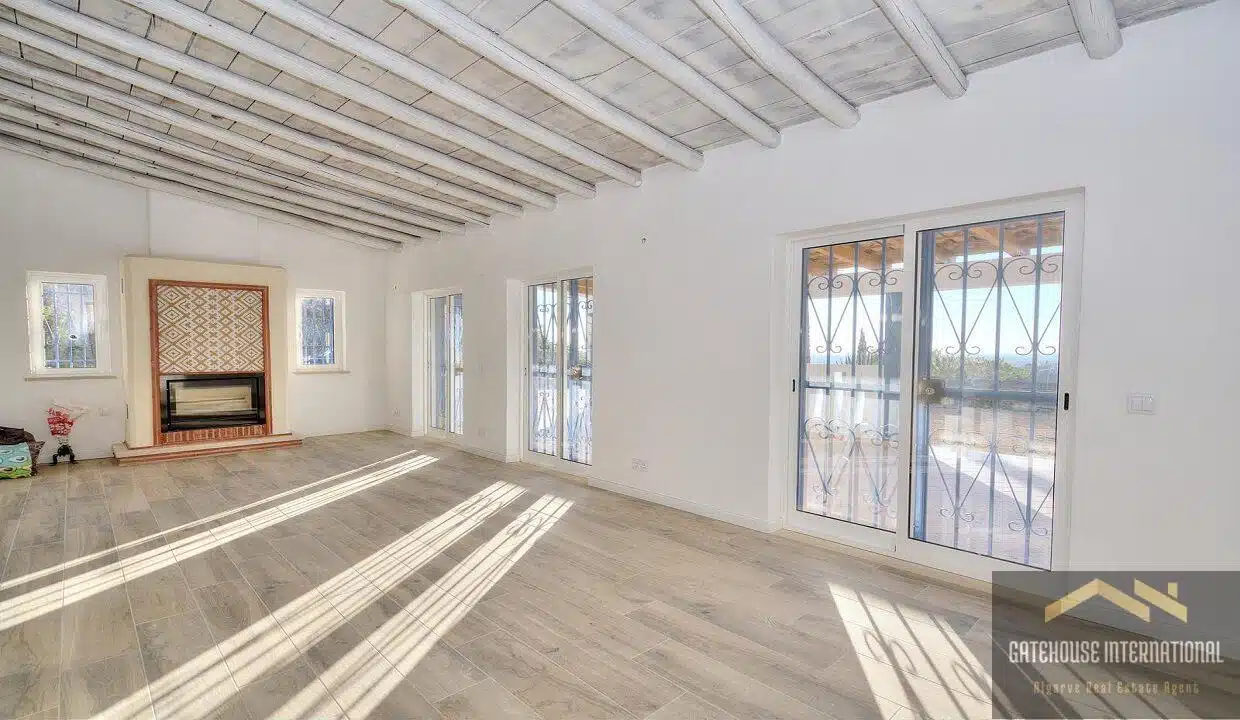 Sea View Villa For Sale In Santa Barbara de Nexe Algarve9