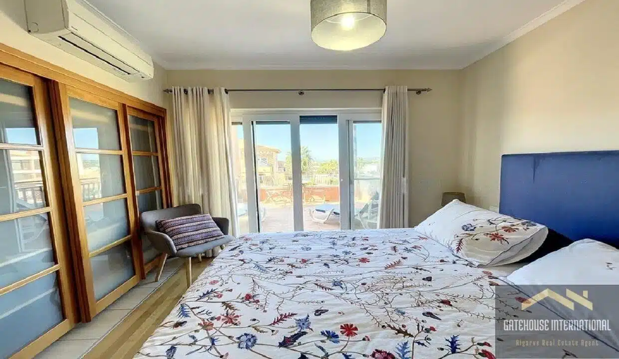 Top_Floor_2_Bed_Apartment_For_Sale_In_Vilamoura_Algarve_2-transformed