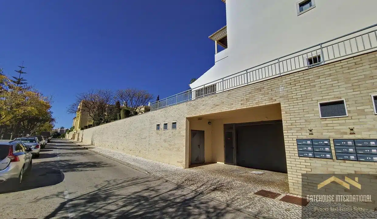 2 Bed Apartment In A Condominium In Vilamoura Algarve 22