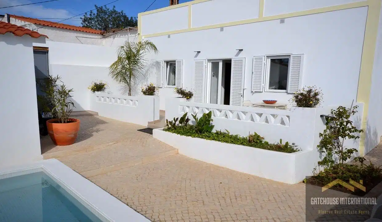 2 Bed Traditional Villa Plus Annexe Plunge Pool In Central Algarve