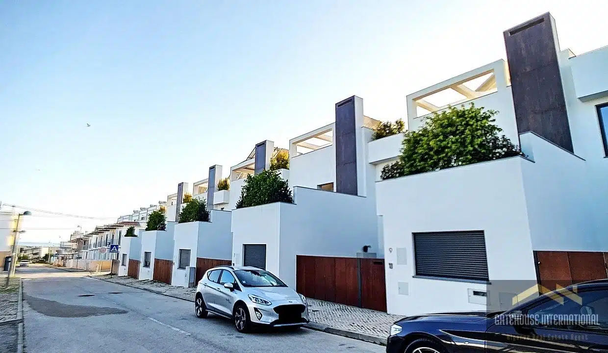 Brand New 3 Bed Townhouse For Sale In Fuseta Algarve (10)