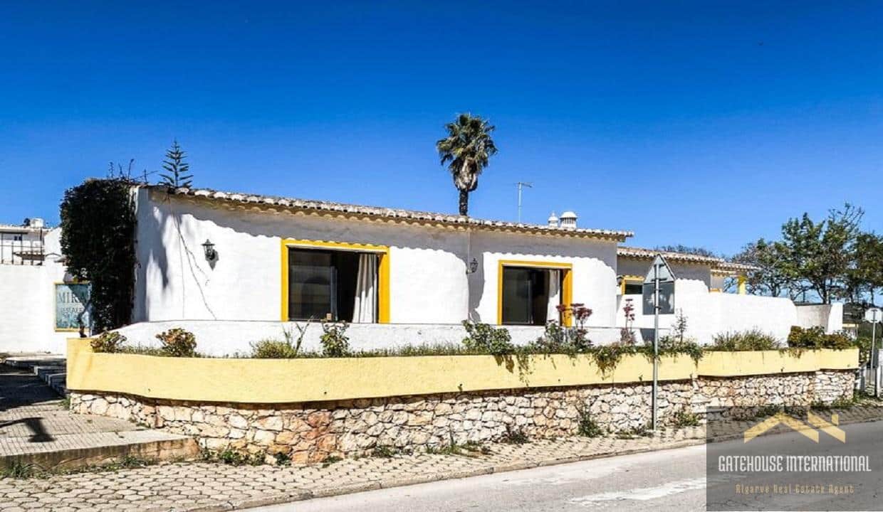 Property With 4 Apartments Plus Bar Restaurant In Praia da Luz888