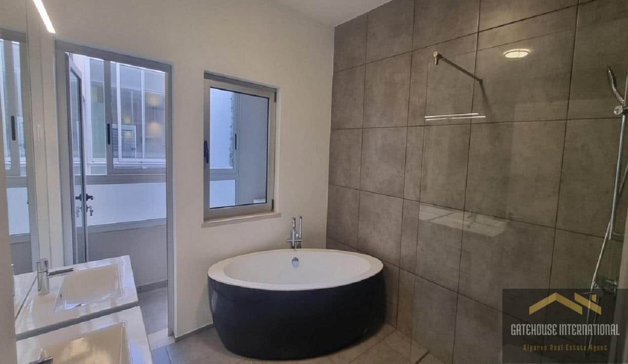 4 Bed Renovated Apartment In Faro City Algarve44