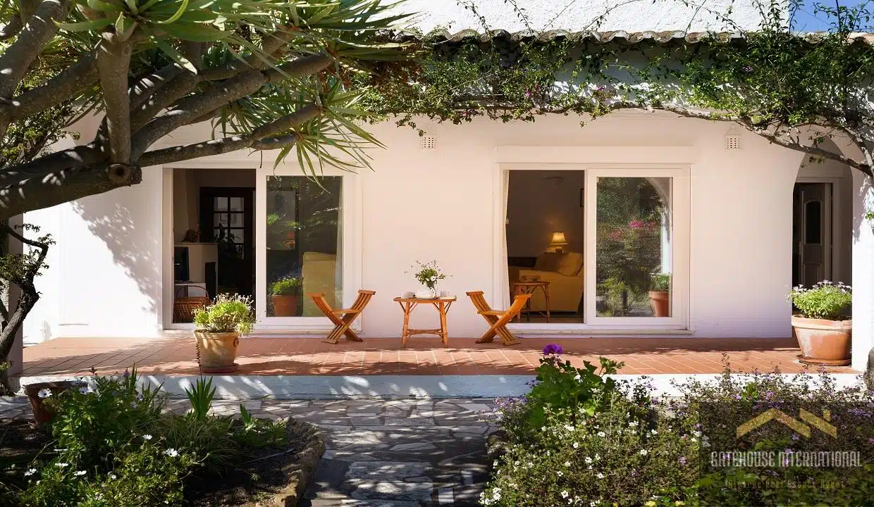 4 Bed Villa For Sale In Nossa Senhora da Rocha Porches Algarve 1