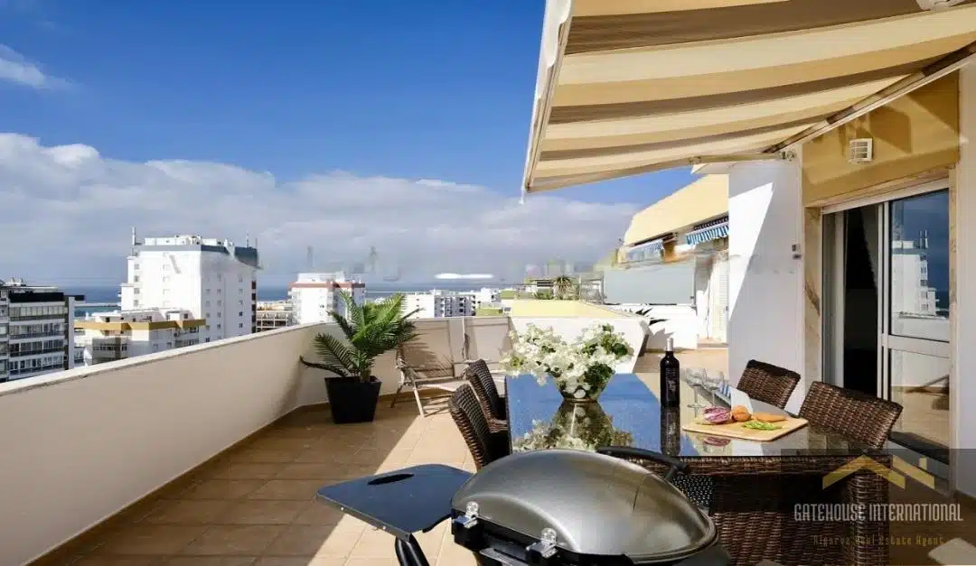 Renovated Top Floor Apartment In Quarteira Algarve