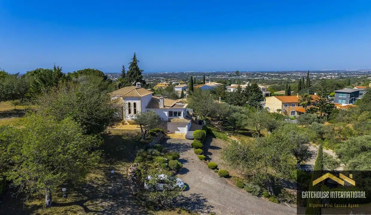 Villa For Sale In Sitio dos Quartos Almancil Algarve43