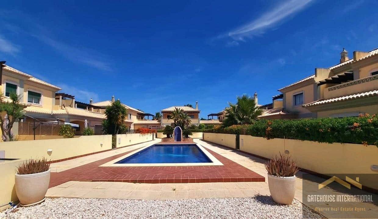 3 Bed Linked Villa With Garden & Pool In Almancil Algarve 23