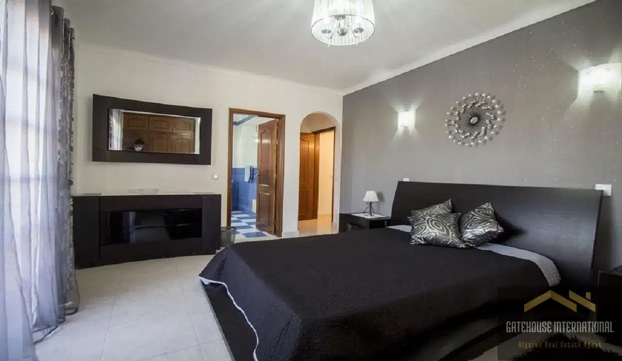 4 Bed Villa For Sale In Albufeira Algarve 0