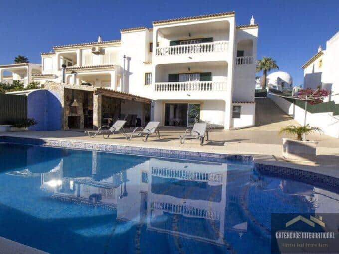 4-Schlafzimmer-Villa zum Verkauf in Albufeira Algarve 1