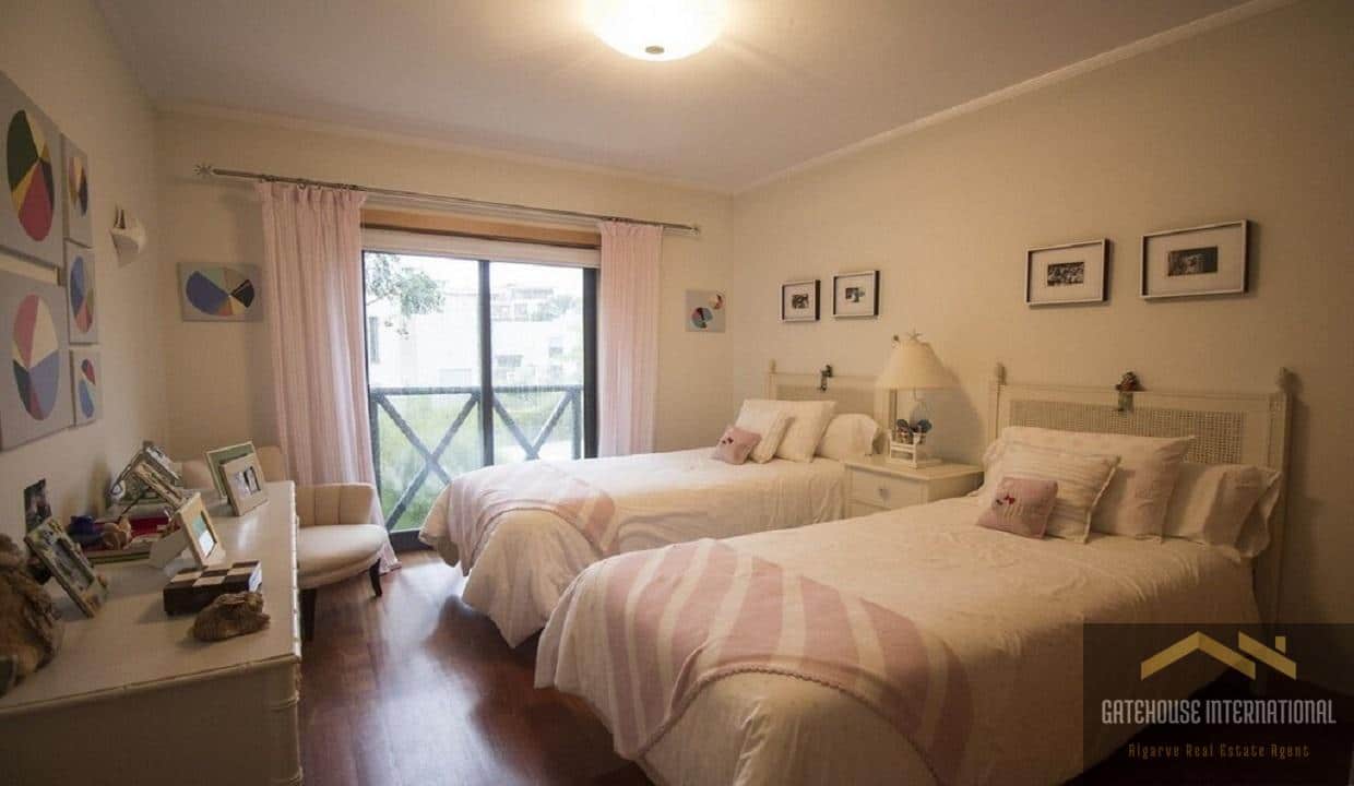 4 Bed Villa In Albufeira Algrave 98