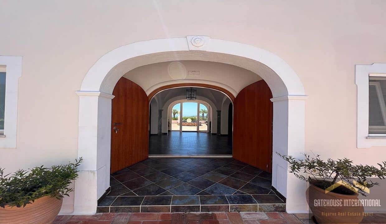 5 Bed Villa With Guest Annexe In Quinta das Raposeiras Santa Barbara de Nexe c