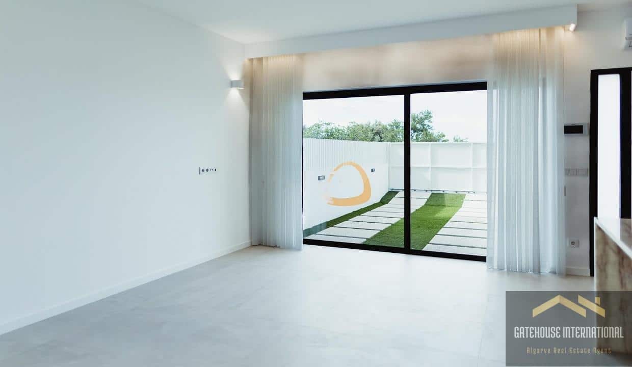 Studio Apartment For Sale In Loule Centre Algarve00 transformed