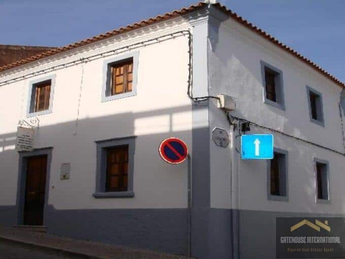 Apartamento de 2 dormitorios más una tienda comercial en Boliqueime Algarve