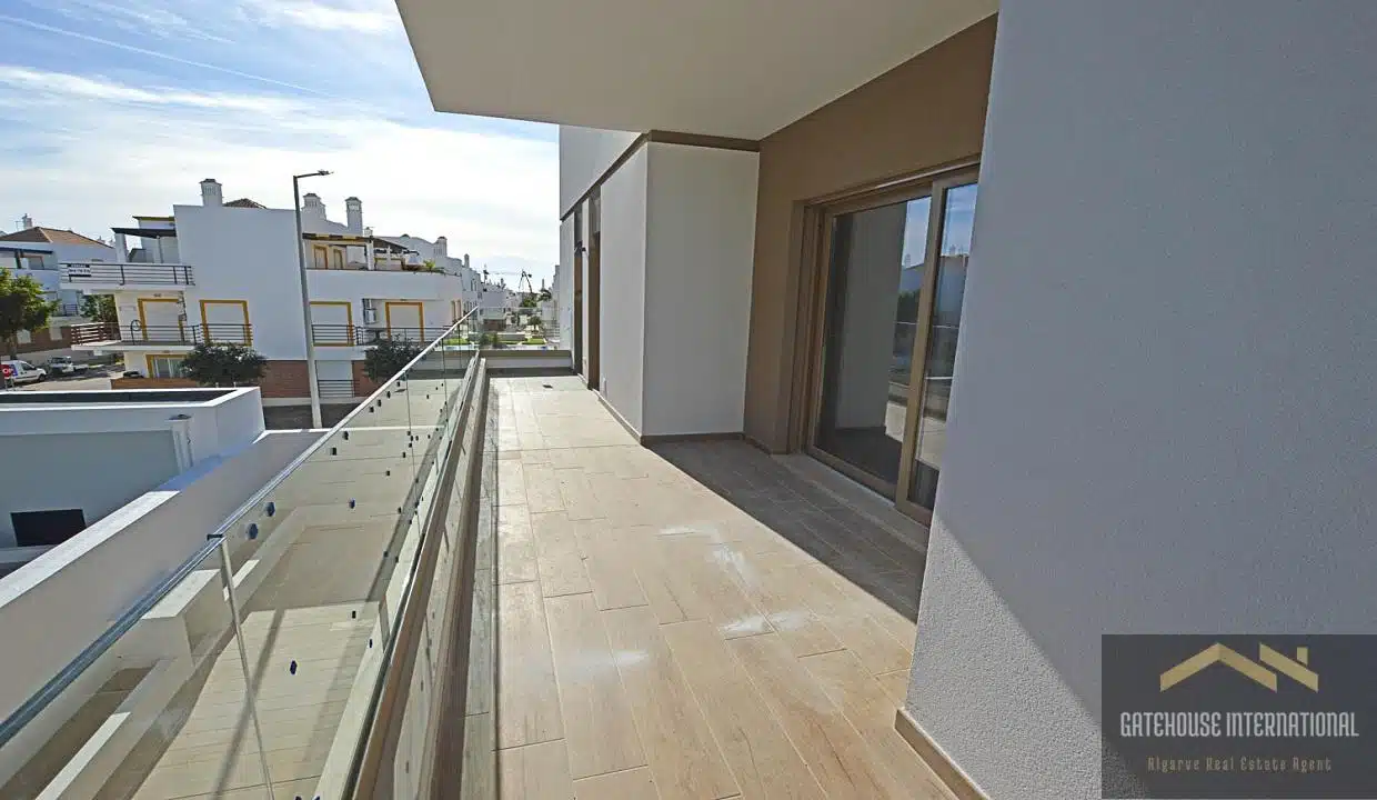2 Bed Apartment With Garage In Cabanas de Tavira Algarve0