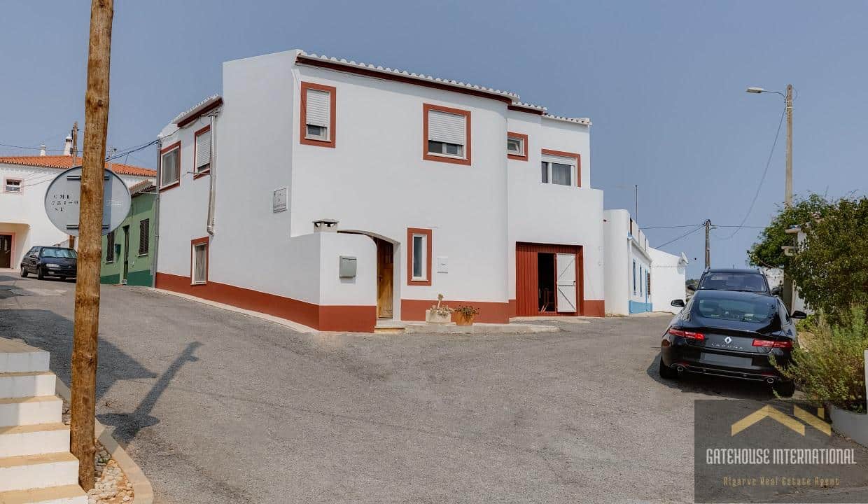3 Bed Renovated Townhouse In Almadena Luz Algarve 98