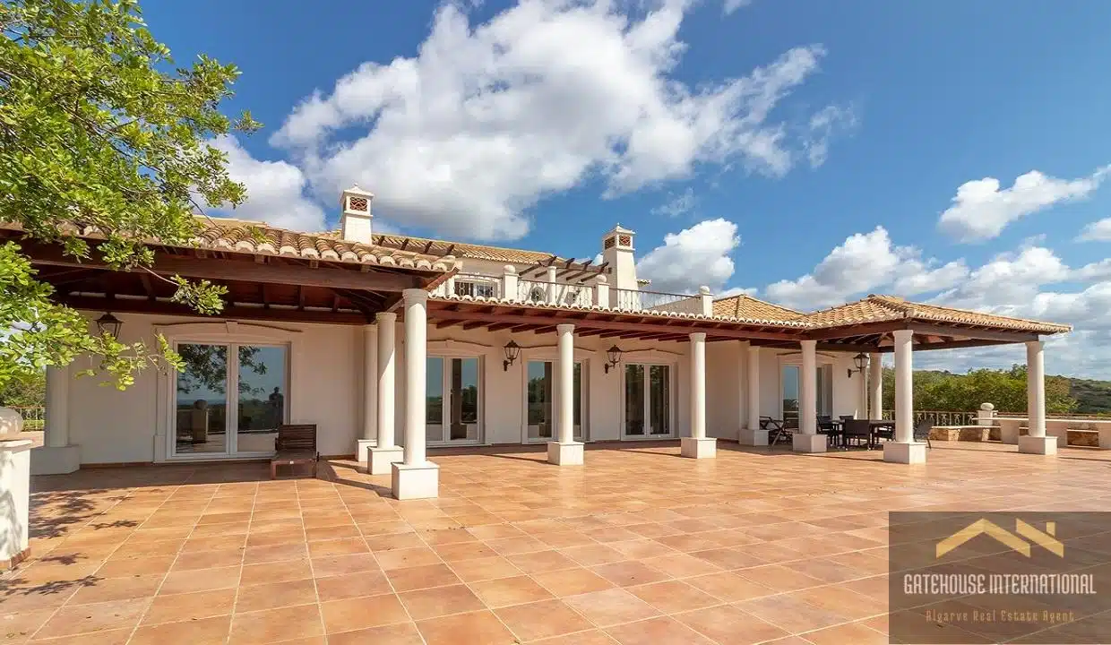 4 Bed Villa For Sale In Moncarapacho Algarve 1