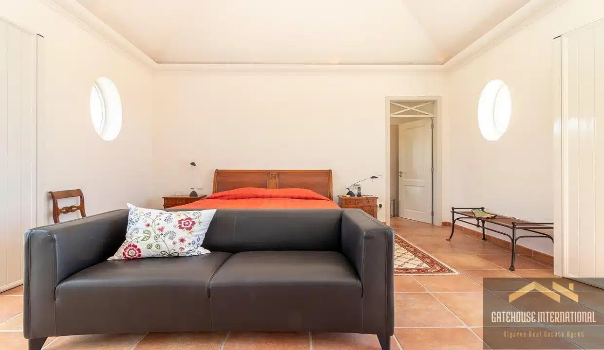 4 Bed Villa For Sale In Moncarapacho Algarve 32