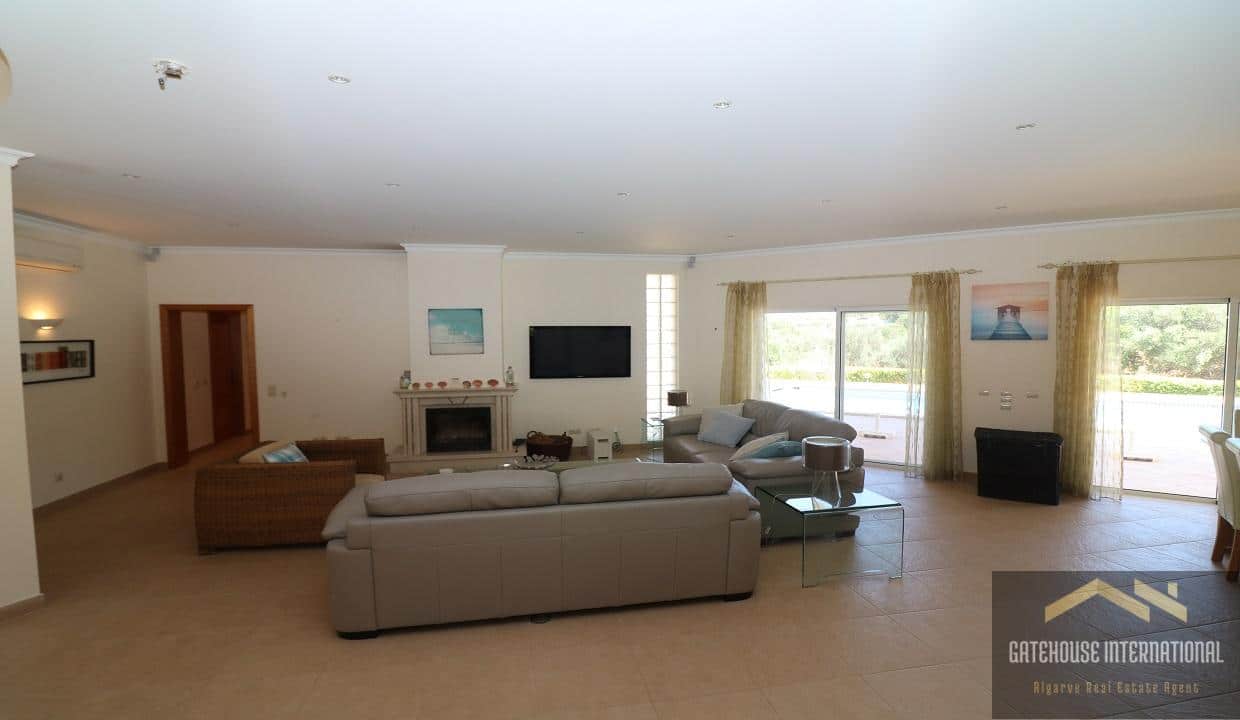4 Bed Villa In A Private Location In Vale Formoso Almancil Algarve 9