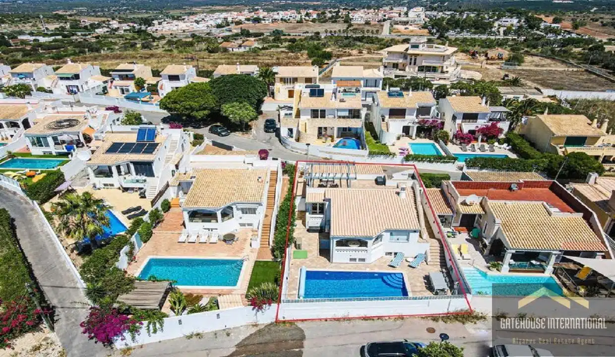 4 Bed Villa With Pool & Garage In Praia da Luz Algarve23