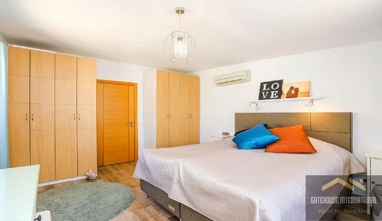 4 Bed Villa With Pool & Garage In Praia da Luz Algarve54