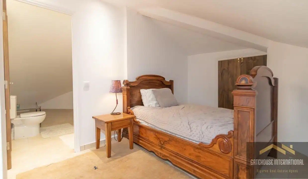 4 Bed duplex Apartment In Santa Barbara de Nexe Algarve 00