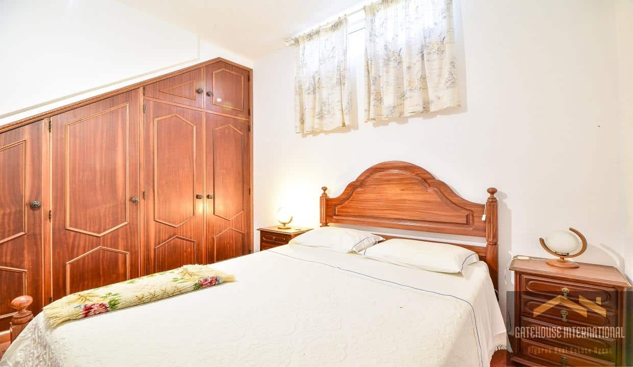 17 Bedroom Algarve Guest House In Armacao de Pera Algarve Algarve 21