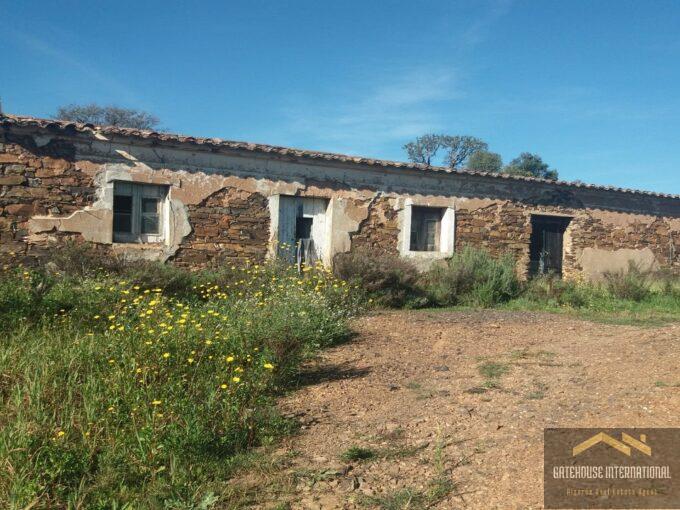 Stort bondehus med 72 hektar i Bensafrim West Algarve