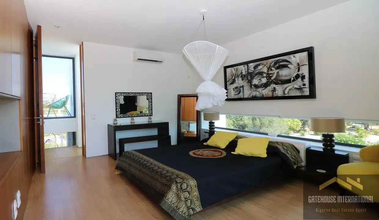 4 Bed Contemporary Plus Annex Villa In Estoi Algarve For Sale 00