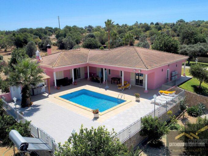 Villa met 4 slaapkamers en gastenverblijf met 2 slaapkamers nabij Silves Centraal Algarve 1
