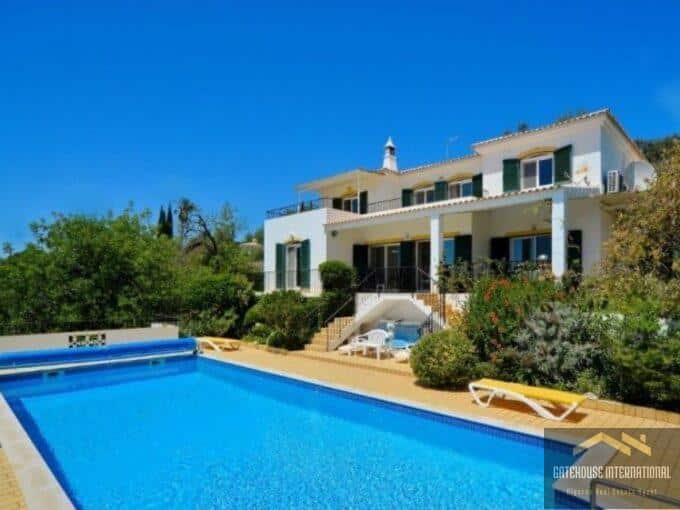 4-Schlafzimmer-Villa mit Panoramablick in Boliqueime Algarve