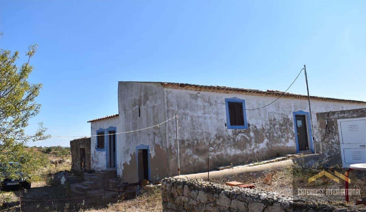 2 Bed Farmhouse For Renovation With 1.5 Hectares In Porches Algarve 1