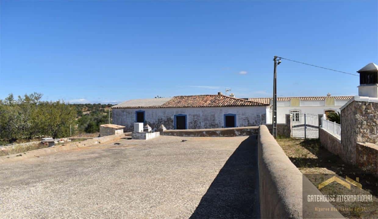 2 Bed Farmhouse For Renovation With 1.5 Hectares In Porches Algarve 43