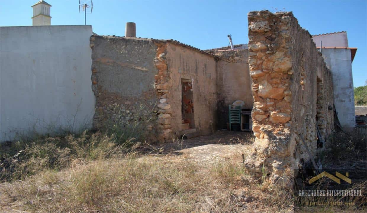 2 Bed Farmhouse For Renovation With 1.5 Hectares In Porches Algarve 54