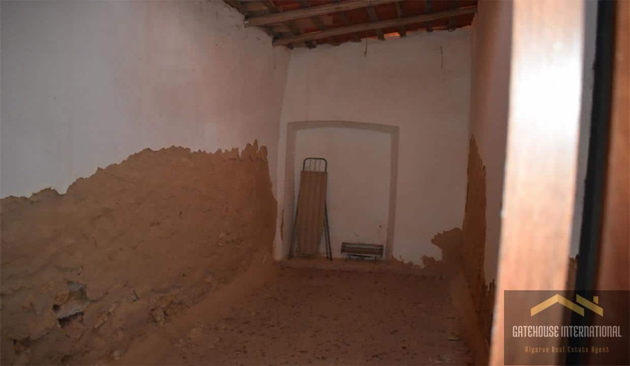 2 Bed Farmhouse For Renovation With 1.5 Hectares In Porches Algarve 99