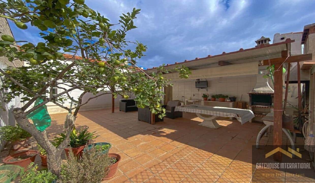 3 Bed House With Warehouse & 700m2 In Lagos Centre Algarve