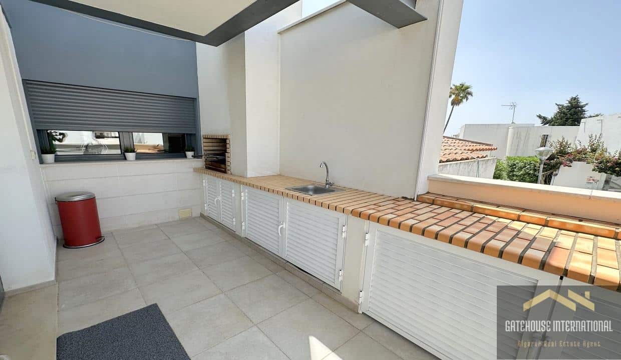 5 Bed Townhouse With 4 Car Garage & Pool In Vilamoura Algarve 54