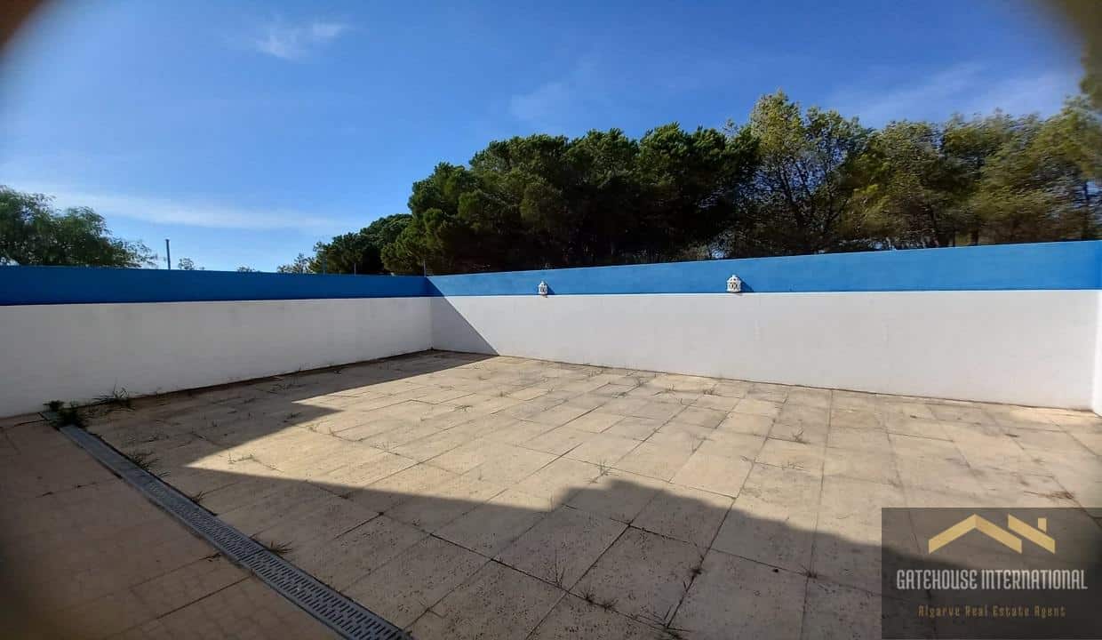 5 Bed Townhouse With Garage Close to Salema Beach West Algarve 0