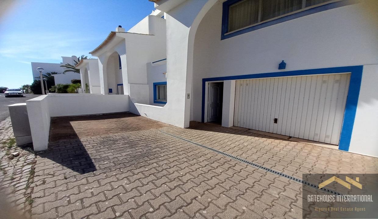 5 Bed Townhouse With Garage Close to Salema Beach West Algarve 77