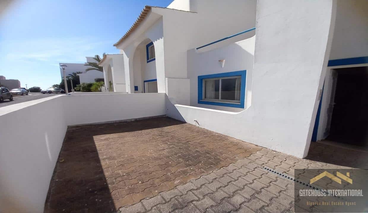 5 Bed Townhouse With Garage Close to Salema Beach West Algarve 99