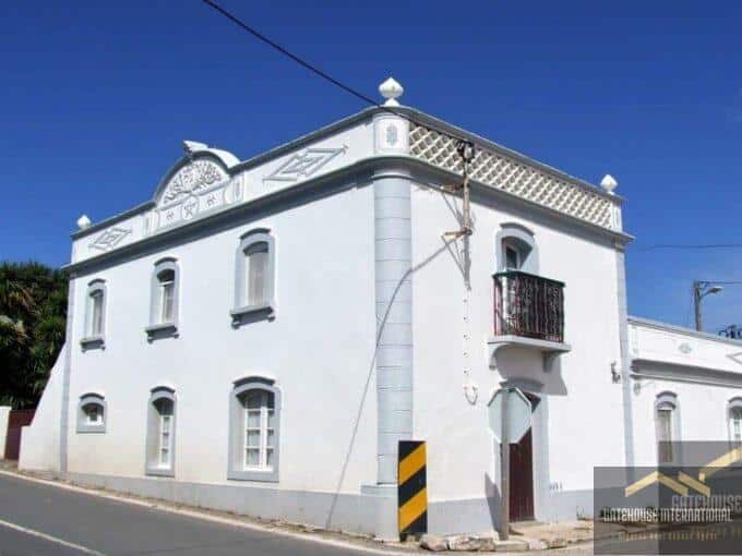 Traditional 2 Bed Townhouse With Garage & Garden In Santa Catarina Algarve