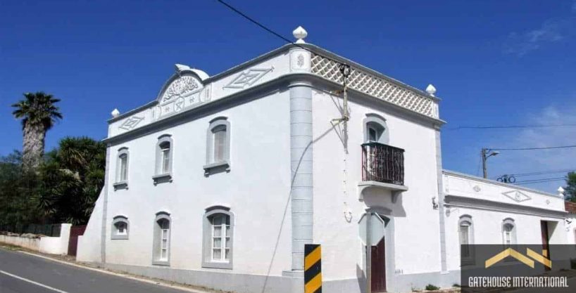 Traditional 2 Bed Townhouse With Garage & Garden In Santa Catarina Algarve