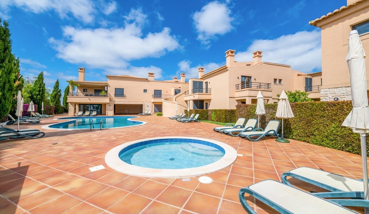 2 Bed 2 Bath Apartment With Own Pool In Praia da Luz Algarve12