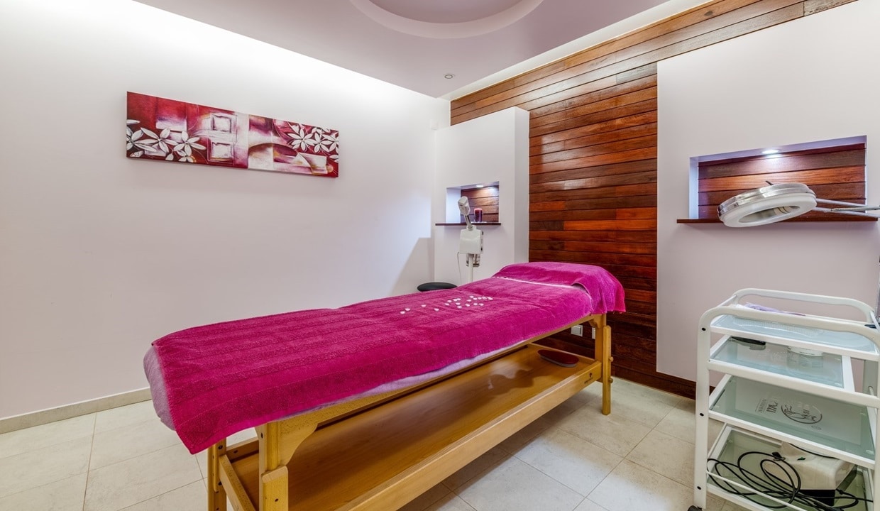 2 Bed 2 Bath Apartment With Own Pool In Praia da Luz Algarve78