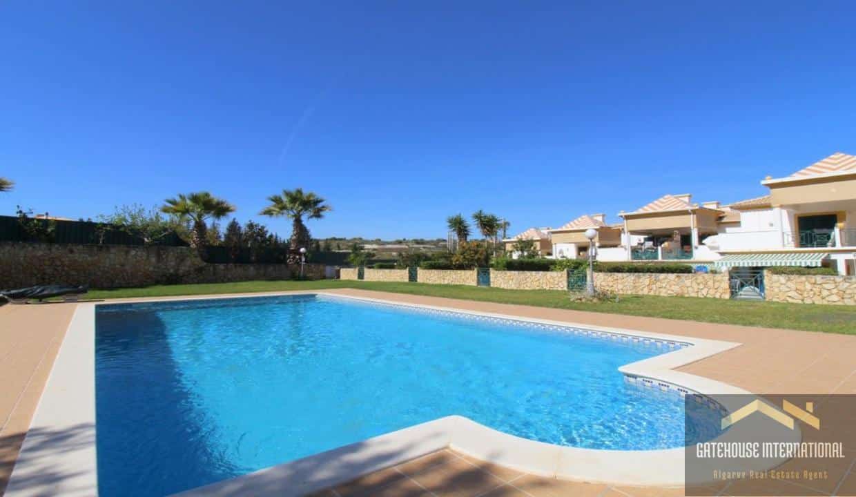 4 Bed Townhouse Overlooking The Shared Pool In Albufeira Algarve 1