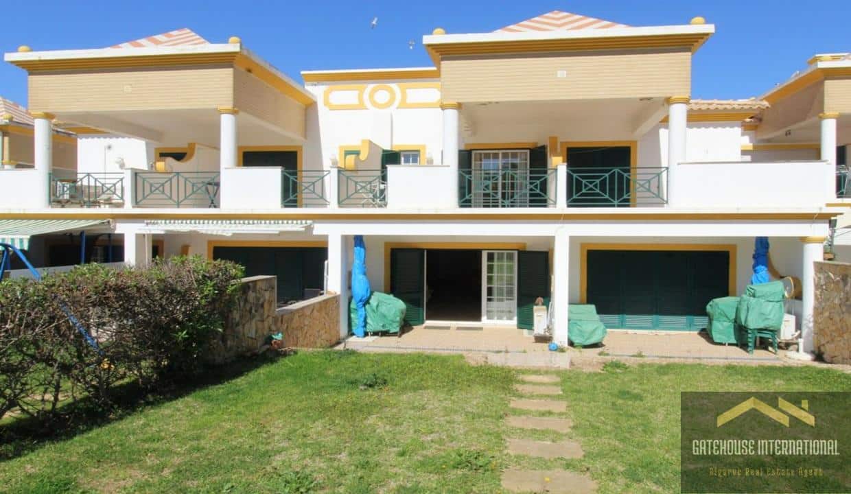 4 Bed Townhouse Overlooking The Shared Pool In Albufeira Algarve 5