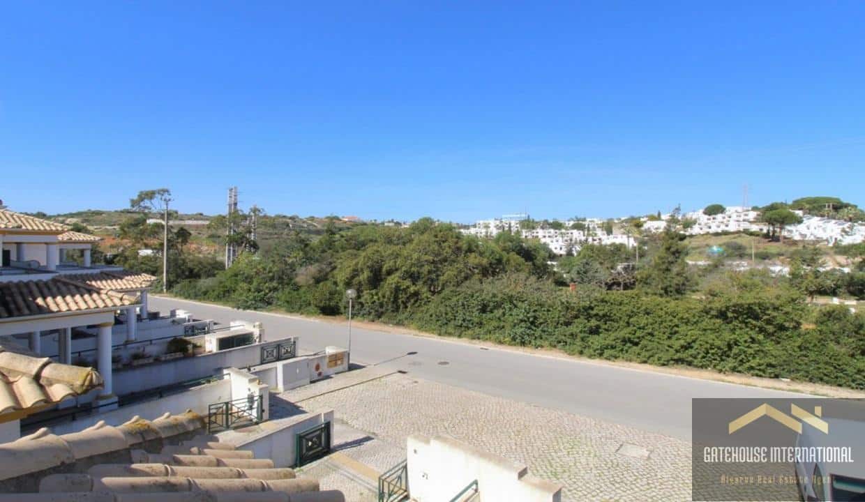 4 Bed Townhouse Overlooking The Shared Pool In Albufeira Algarve 76