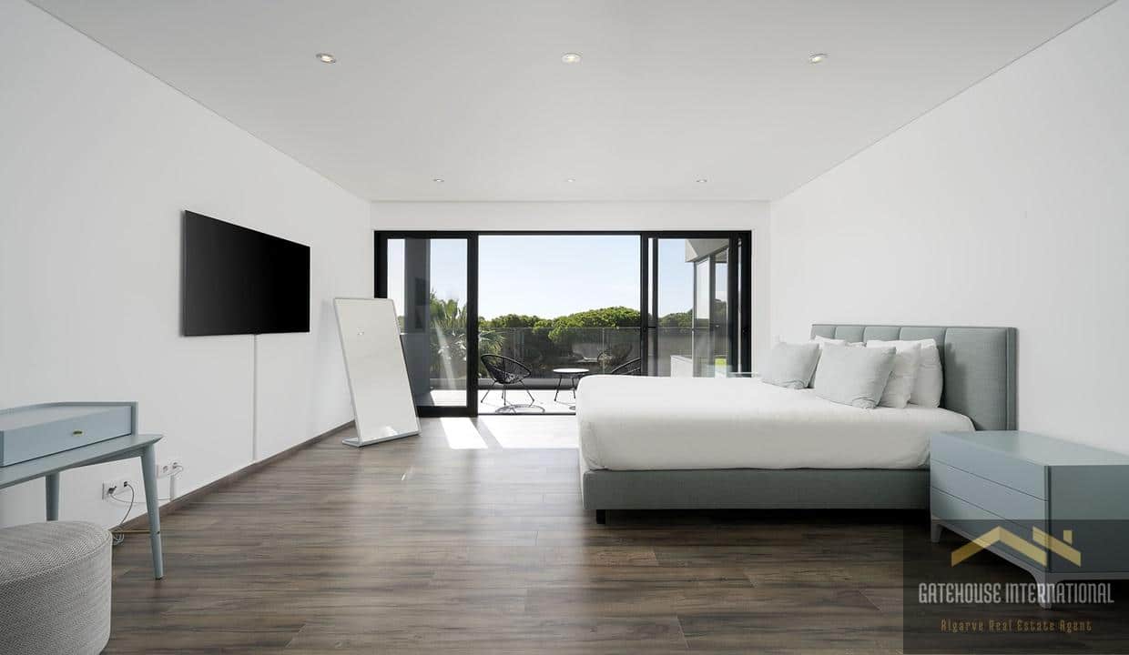 4 Bed Villa In Vale do Lobo Algarve 4