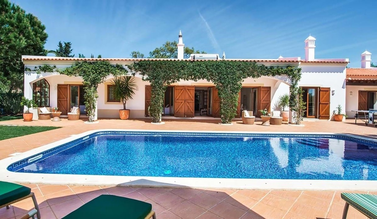 4 Bed Villa With Swimming Pool In Lagos Algarve