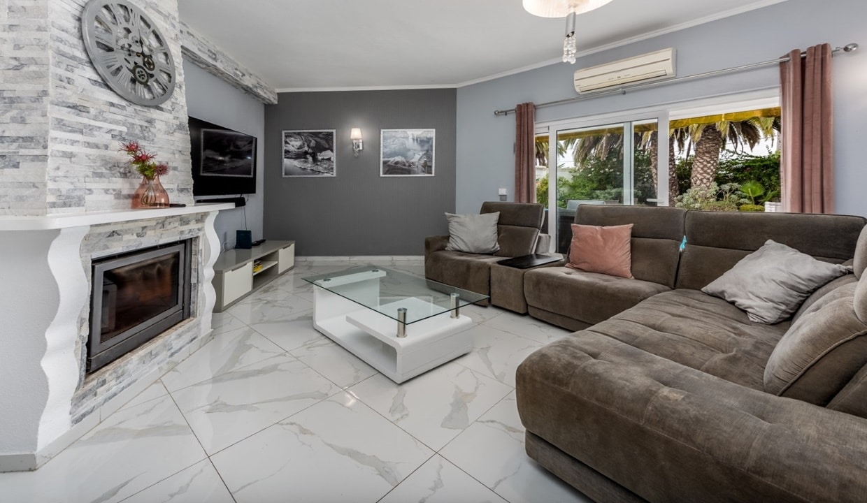 4 Bedroom Villa For Sale In Praia da Luz Algarve 0