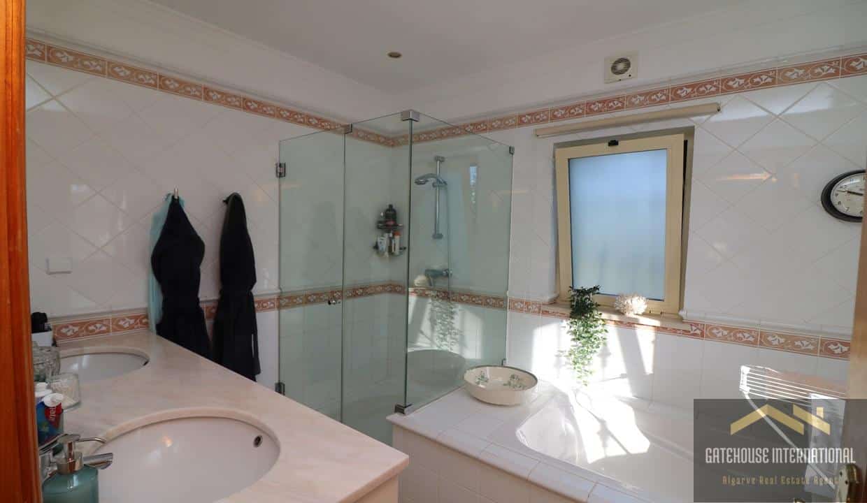 4 Bedroom Villa For Sale In Santa Barbara de Nexe Algarve09